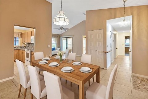 House in Sun City Center, Florida 2 bedrooms, 139.63 sq.m. № 1761420 - photo 7