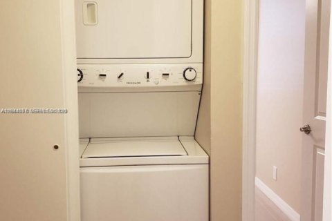 Condominio en venta en Oakland Park, Florida, 2 dormitorios, 82.68 m2 № 2000386 - foto 9