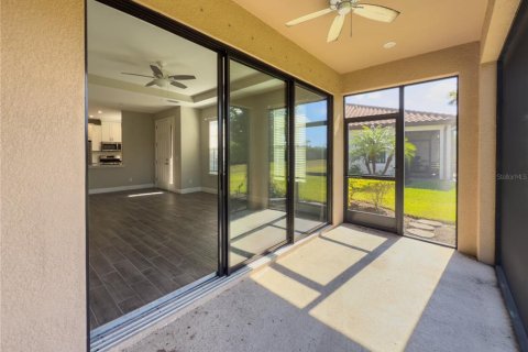 House in Bradenton, Florida 2 bedrooms, 139.35 sq.m. № 2197344 - photo 25
