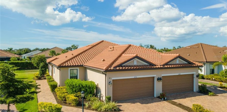 House in Bradenton, Florida 2 bedrooms, 139.35 sq.m. № 2197344