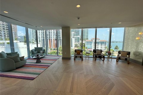 Condominio en venta en Miami, Florida, 2 dormitorios, 177.44 m2 № 1862357 - foto 27