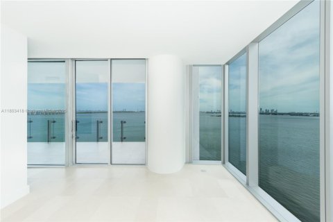 Condominio en venta en Miami, Florida, 2 dormitorios, 177.44 m2 № 1862357 - foto 13