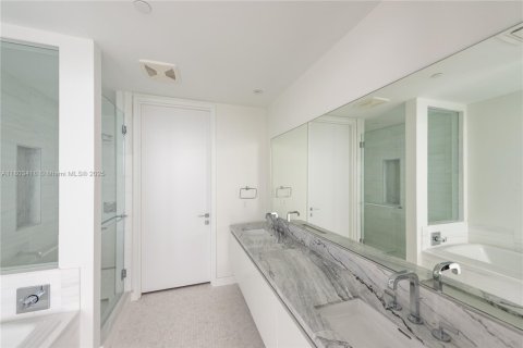 Condominio en venta en Miami, Florida, 2 dormitorios, 177.44 m2 № 1862357 - foto 17