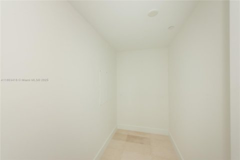 Condominio en venta en Miami, Florida, 2 dormitorios, 177.44 m2 № 1862357 - foto 16