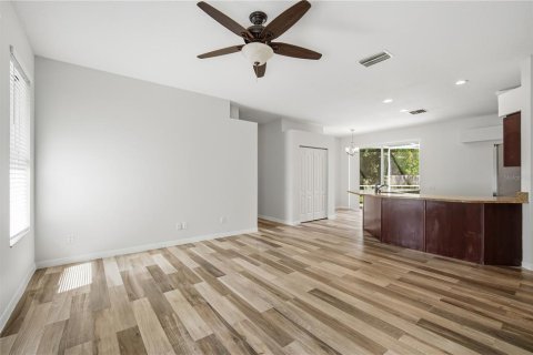Casa en alquiler en Tampa, Florida, 4 dormitorios, 187.66 m2 № 2156581 - foto 13