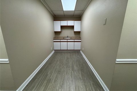 Propiedad comercial en alquiler en Tampa, Florida, 153.29 m2 № 1538845 - foto 10