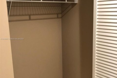 Condo in Coral Gables, Florida, 2 bedrooms  № 1804178 - photo 8