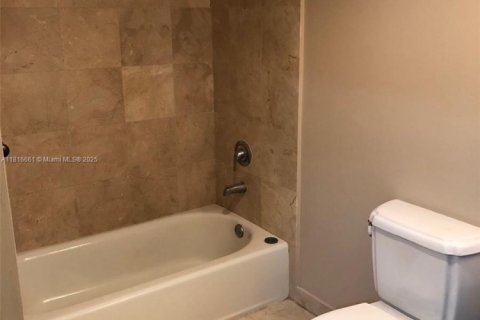 Condo in Coral Gables, Florida, 2 bedrooms  № 1804178 - photo 14