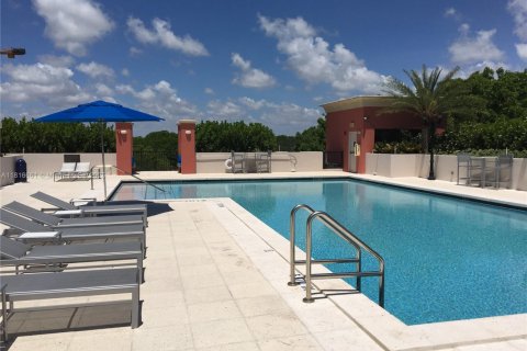 Condo in Coral Gables, Florida, 2 bedrooms  № 1804178 - photo 16