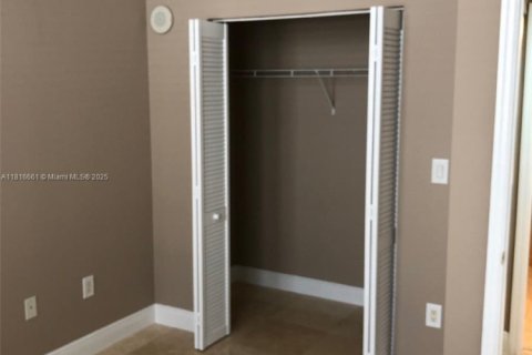 Condo in Coral Gables, Florida, 2 bedrooms  № 1804178 - photo 12