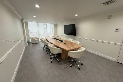 Condo in Coral Gables, Florida, 2 bedrooms  № 1804178 - photo 17