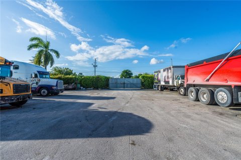 Commercial property in Homestead, Florida № 2018969 - photo 30