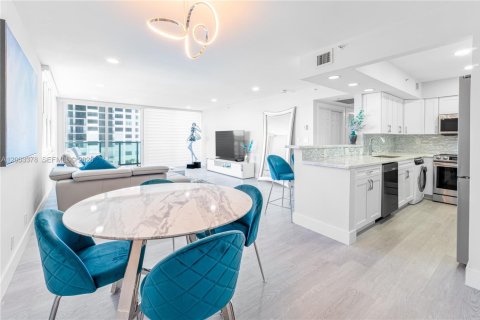 Condo in Hollywood, Florida, 2 bedrooms  № 2066548 - photo 7