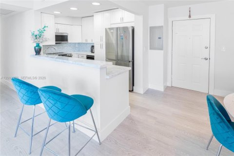 Condo in Hollywood, Florida, 2 bedrooms  № 2066548 - photo 8