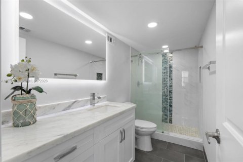 Condo in Hollywood, Florida, 2 bedrooms  № 2066548 - photo 9