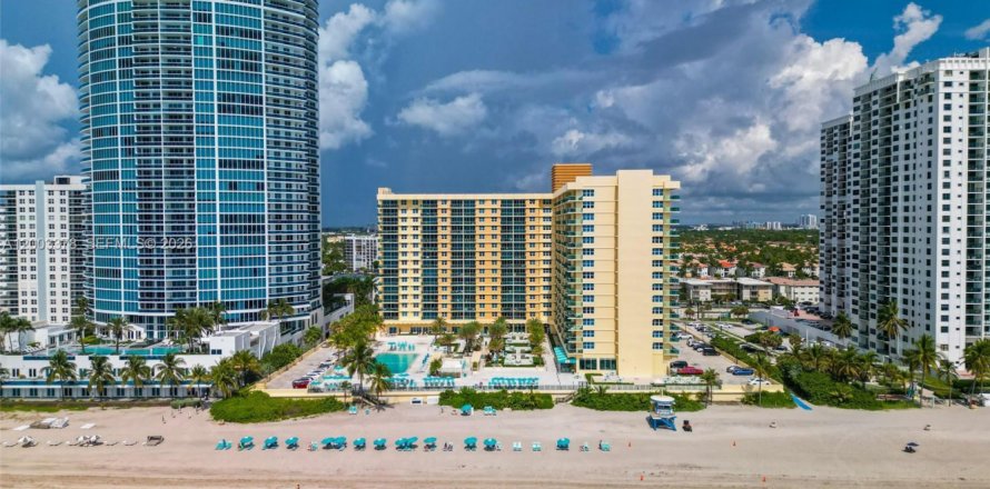 Condo in Hollywood, Florida, 2 bedrooms  № 2066548