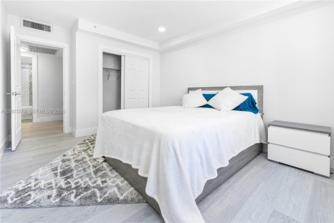 Condo in Hollywood, Florida, 2 bedrooms  № 2066548 - photo 12