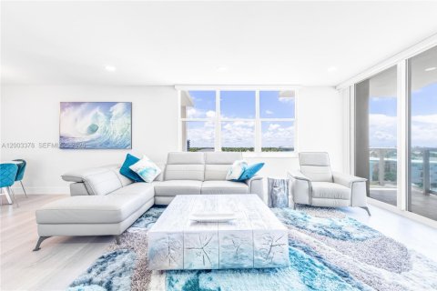 Condo in Hollywood, Florida, 2 bedrooms  № 2066548 - photo 3