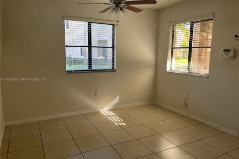 Copropriété à louer à Cutler Bay, Floride: 3 chambres, 128.48 m2 № 2000163 - photo 2