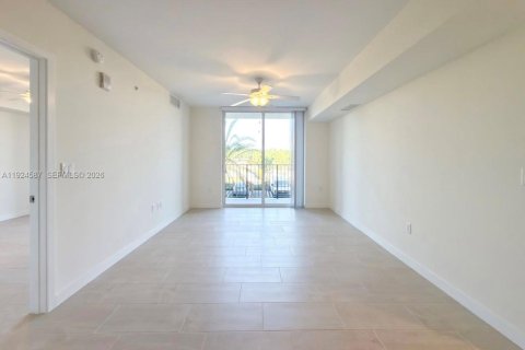 Снять в аренду квартиру в Суитуотер, Флорида 2 спальни, 479.75м2, № 2082905 - фото 4