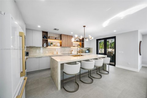 Villa ou maison à vendre à Pompano Beach, Floride: 5 chambres, 352.19 m2 № 1892791 - photo 12