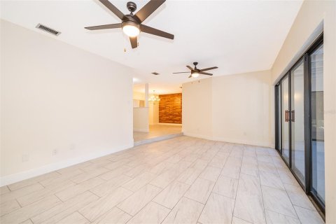 Casa en venta en Kissimmee, Florida, 3 dormitorios, 184.04 m2 № 1909967 - foto 10