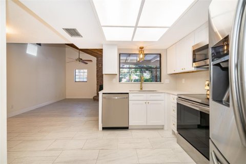 Casa en venta en Kissimmee, Florida, 3 dormitorios, 184.04 m2 № 1909967 - foto 12