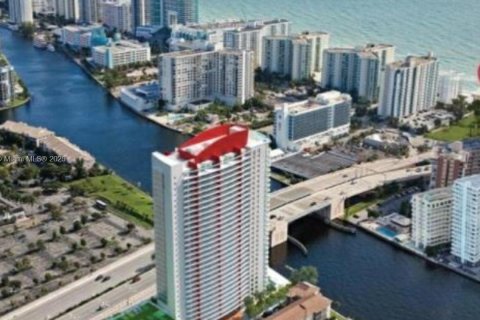 Copropriété à vendre à Hallandale Beach, Floride: 2 chambres, 95.5 m2 № 1937718 - photo 16