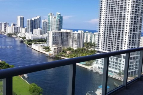 Condominio en venta en Hallandale Beach, Florida, 2 dormitorios, 95.5 m2 № 1937718 - foto 2