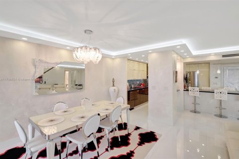 Condominio en venta en Bal Harbour, Florida, 2 dormitorios, 156.82 m2 № 2077101 - foto 4