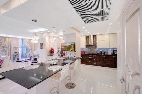 Condominio en venta en Bal Harbour, Florida, 2 dormitorios, 156.82 m2 № 2077101 - foto 11