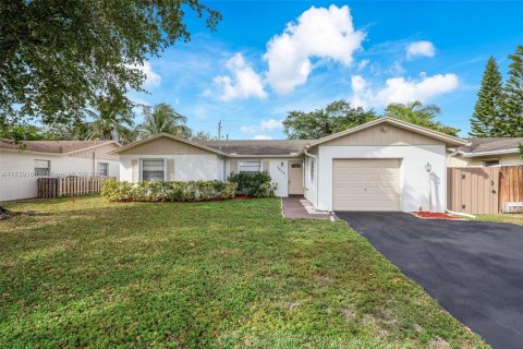 Casa en venta en Coral Springs, Florida, 4 dormitorios, 130.99 m2 № 1946518 - foto 1