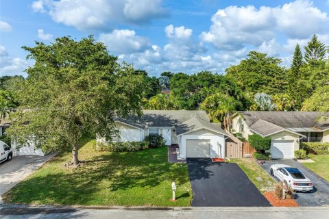 Casa en venta en Coral Springs, Florida, 4 dormitorios, 130.99 m2 № 1946518 - foto 29