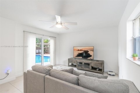 Casa en venta en Coral Springs, Florida, 4 dormitorios, 130.99 m2 № 1946518 - foto 6