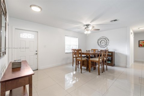 Casa en venta en Coral Springs, Florida, 4 dormitorios, 130.99 m2 № 1946518 - foto 8
