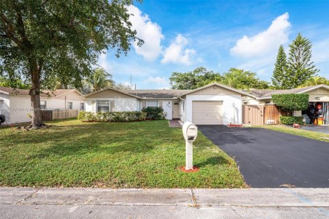 Casa en venta en Coral Springs, Florida, 4 dormitorios, 130.99 m2 № 1946518 - foto 22