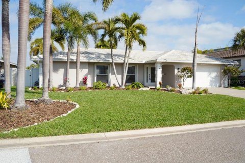 Casa en venta en Saint Petersburg, Florida, 3 dormitorios, 156.08 m2 № 2144560 - foto 2