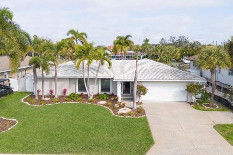 Casa en Saint Petersburg, Florida 3 dormitorios, 156.08 m2 № 2144560