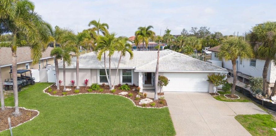 Casa en Saint Petersburg, Florida 3 dormitorios, 156.08 m2 № 2144560