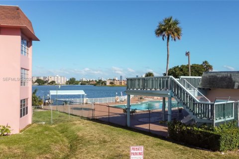 Купить кондоминиум в Майами, Флорида 2 спальни, 91.69м2, № 1986465 - фото 18