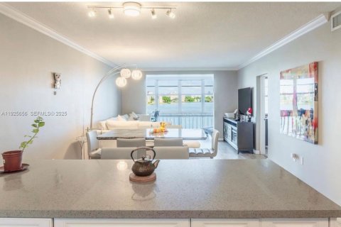 Купить кондоминиум в Майами, Флорида 2 спальни, 91.69м2, № 1986465 - фото 4