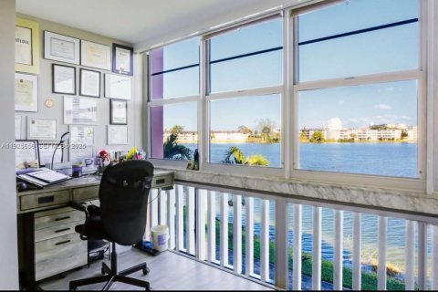 Купить кондоминиум в Майами, Флорида 2 спальни, 91.69м2, № 1986465 - фото 10