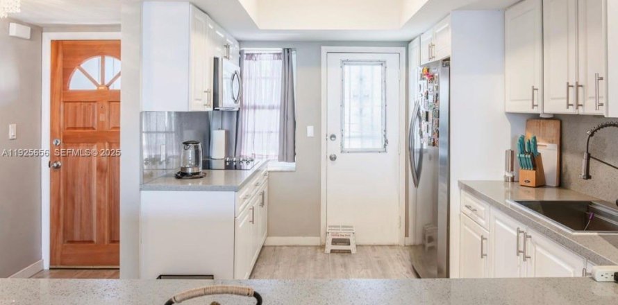 Кондоминиум с 2 спальнями в Майами, Флорида № 1986465