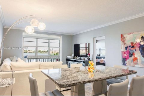 Купить кондоминиум в Майами, Флорида 2 спальни, 91.69м2, № 1986465 - фото 6