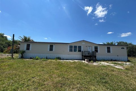 Casa en venta en Moore Haven, Florida, 5 dormitorios, 190.64 m2 № 1642429 - foto 1