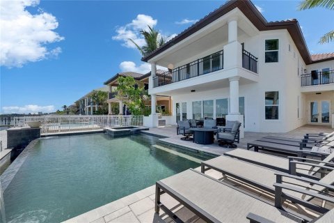 House in Apollo Beach, Florida 5 bedrooms, 387.96 sq.m. № 1786354 - photo 20