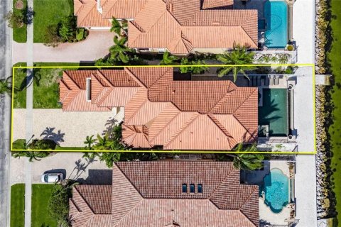House in Apollo Beach, Florida 5 bedrooms, 387.96 sq.m. № 1786354 - photo 5