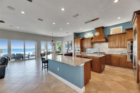 House in Apollo Beach, Florida 5 bedrooms, 387.96 sq.m. № 1786354 - photo 14