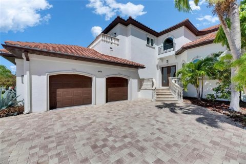 House in Apollo Beach, Florida 5 bedrooms, 387.96 sq.m. № 1786354 - photo 2