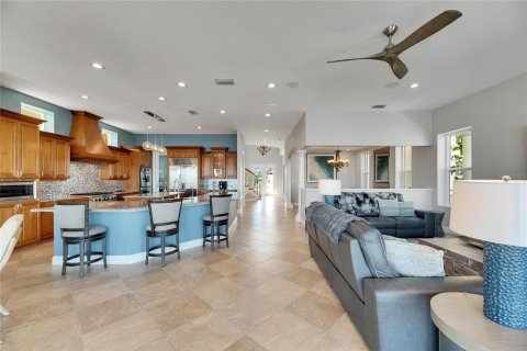 House in Apollo Beach, Florida 5 bedrooms, 387.96 sq.m. № 1786354 - photo 10